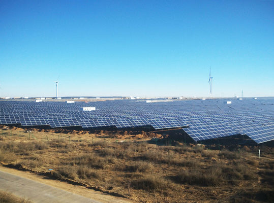 Wielkoskalowa elektrownia słoneczna podłączona do sieci Yokoyama o mocy 100 MW